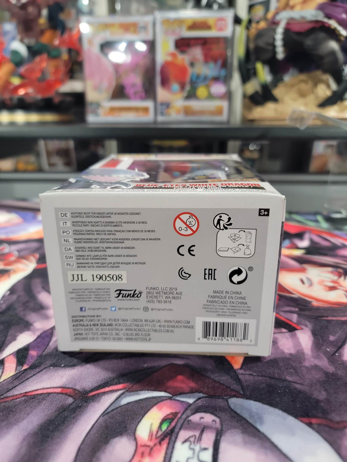 Blue Eyes White Dragon Box Lunch Exclusive Slight Damage